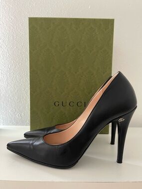 Gucci Black Leather Pointed Stiletto Pumps with GG Accent